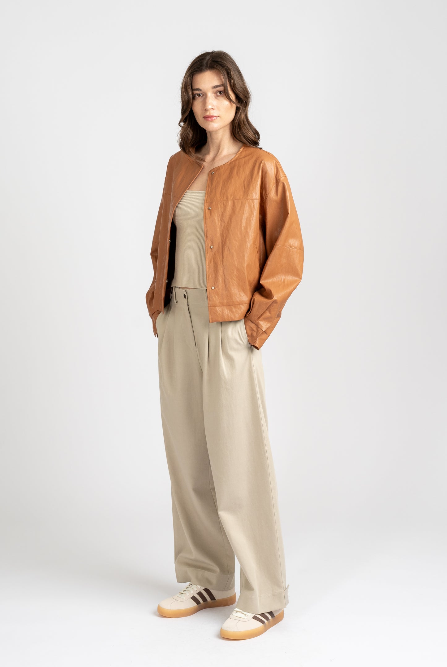 COLLARLESS VINTAGE LEATHER JACKET WITH HIDDEEN BUTTON AT FRONT